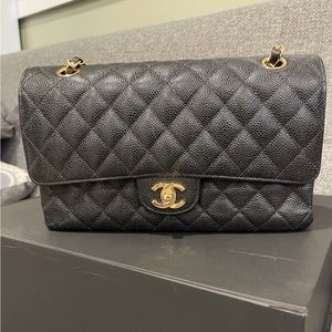 Chanel Classic Flap Medium Caviar in black